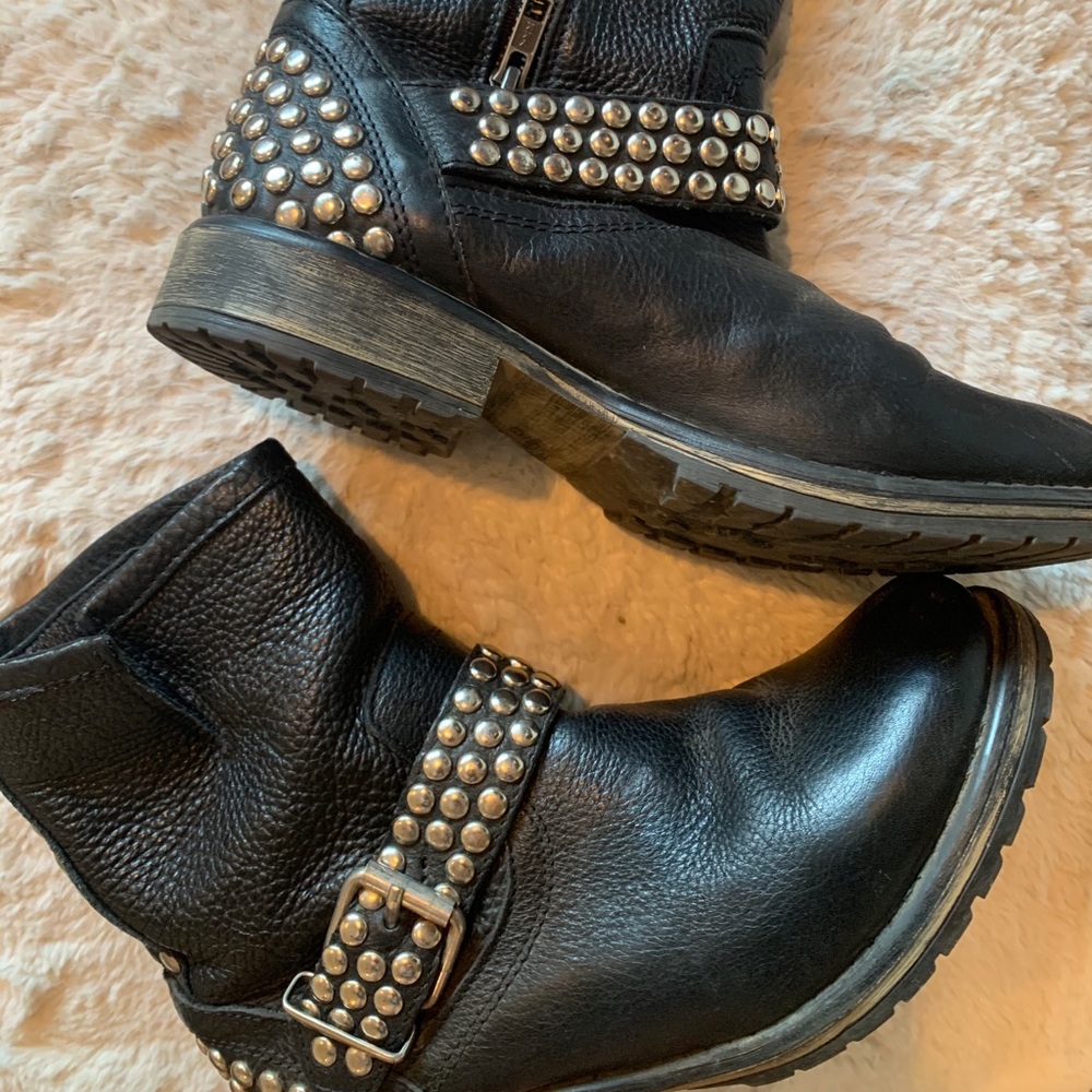 Boots - Picture 4 of 4